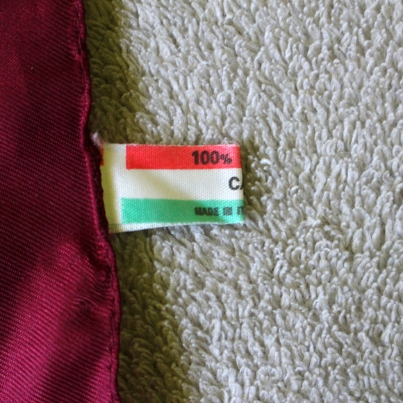 Vintage | Satin Red and White Large Print Square Scarf - Picture 4 of 7